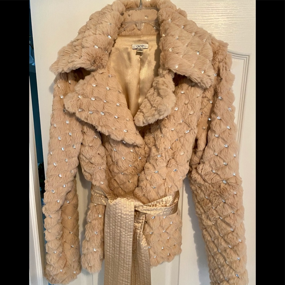 Cache rabbit for belted jacket size medium bling
